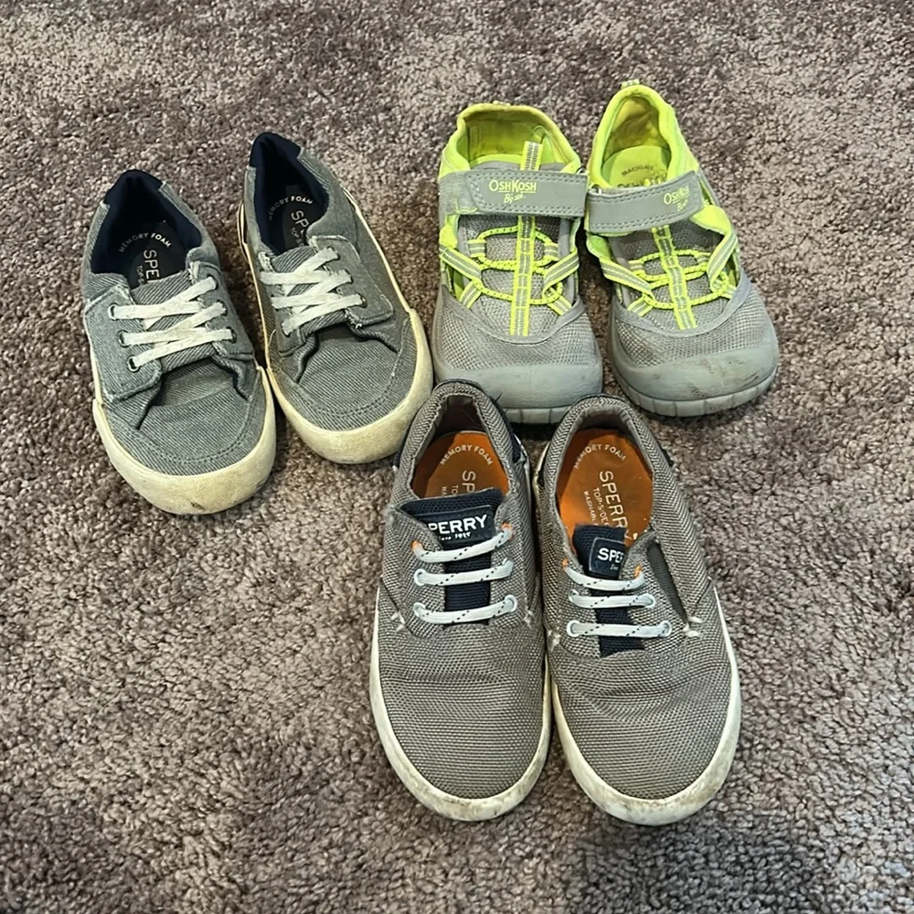 Boys size 9 & 9.5 sperry sneakers and Oshkosh sandals bundle